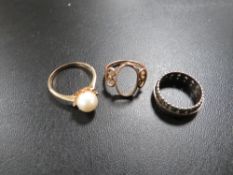 A 9CT GOLD RING MOUNT approx weight 1.7g TOGETHER WITH A INDISTINCTLY MARKED 9CT PEARL STYLE RING