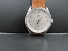 A MENS 25 JEWELS AUTOMATIC WRIST WATCH BY ORIS