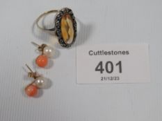 A VINTAGE 9CT GOLD AND SILVER RING AND 9CT GOLD PEARL AND CORAL EARRINGS
