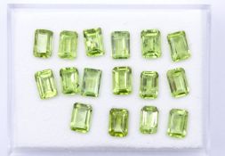 16 Peridots , zus.ca. 10ct.,