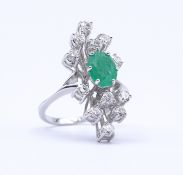 Cocktailring WG 750/000 mit Smaragd und Brillanten, Smaragd ca. 2,5ct., Brillanten zus.ca. 1,0ct.,