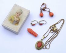 Konvolut Korallen Schmuck, goldfarben, Ohrhänger nur mit roten Kunstoffkugeln!
