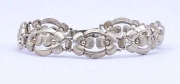 835er Silber Armband, bez. DRGM , L. 18,5cm, 14,2g.