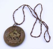 Fischland Schmuck Anhänger mit Kogge, Georg Kramer, Kupferschmuck, Kette L. 64cm, Anhänger D. 4,9cm