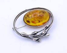 Silber Brosche mit Bernstein Cabochon, Sterlingsilber 925/000, 14,8g. 4,6x4,1cm