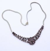 Granat Collier, Normgold, sog. Viertelgold 250/000, L. 44cm, stark berieben, 13,5g.