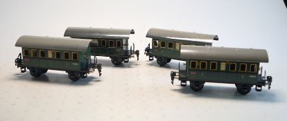 Märklin 1929ff, Gebr. Märklin & Cie., G.m.b.H. Göppingen: 4 baugleiche märklin-Personenwagen, Spur 0