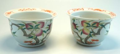 Pärchen Übertöpfe mit Peach dekor . China Republic Ära