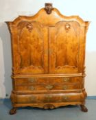 Friesisch-niederländischer Kabinettschrank um 1750
