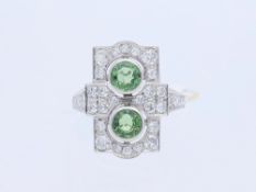 Ring mit 2 Saphiren und 32 Diamanten in 750 Weißgold
