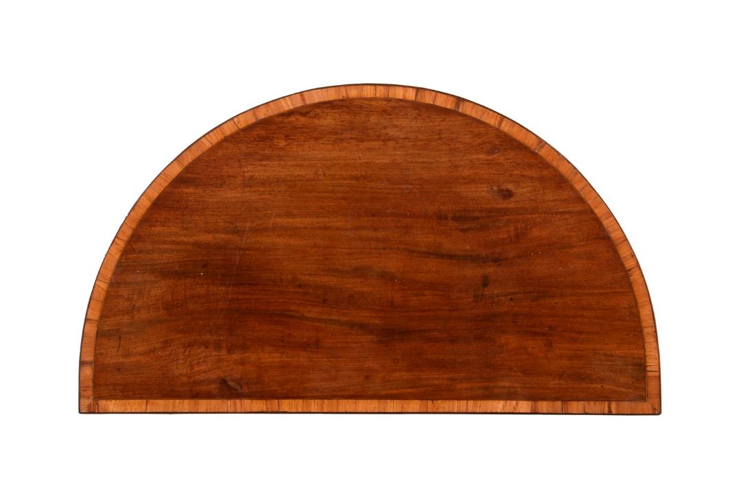 A GEORGE III MAHOGANY AND CROSSBANDED SIDE TABLE - Image 2 of 4