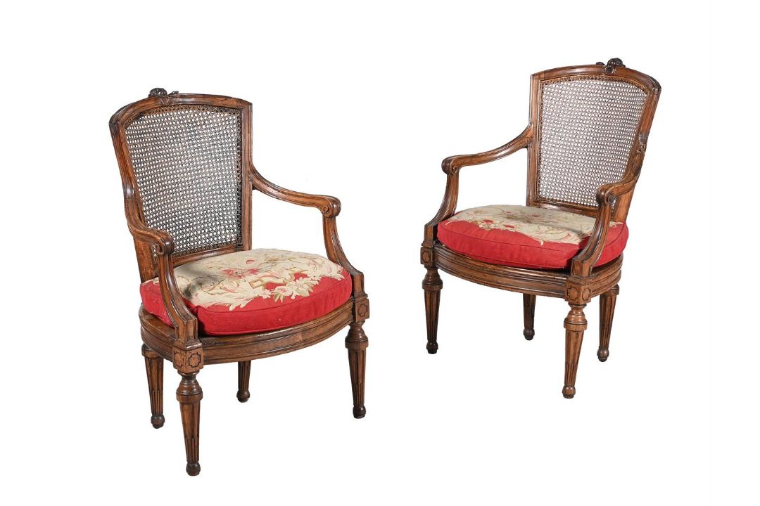 A PAIR OF NORTH ITALIAN CARVED WALNUT ARMCHAIRS - Image 1 of 4