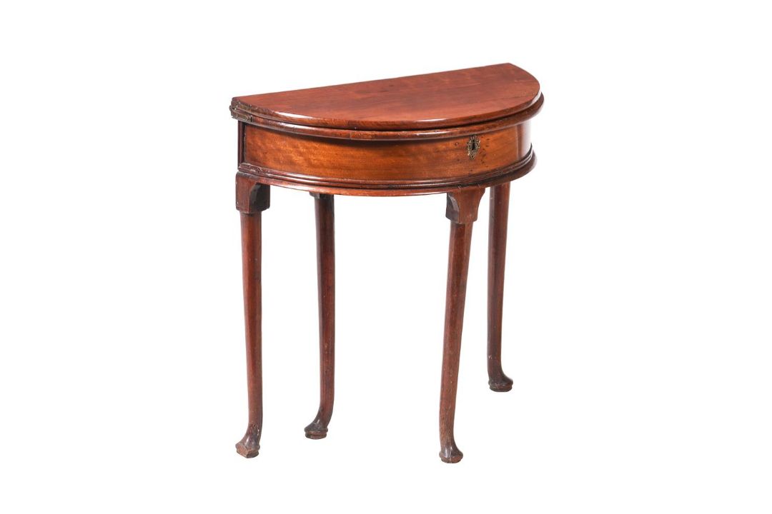 A GEORGE II 'RED WALNUT' TEA TABLE - Image 1 of 2