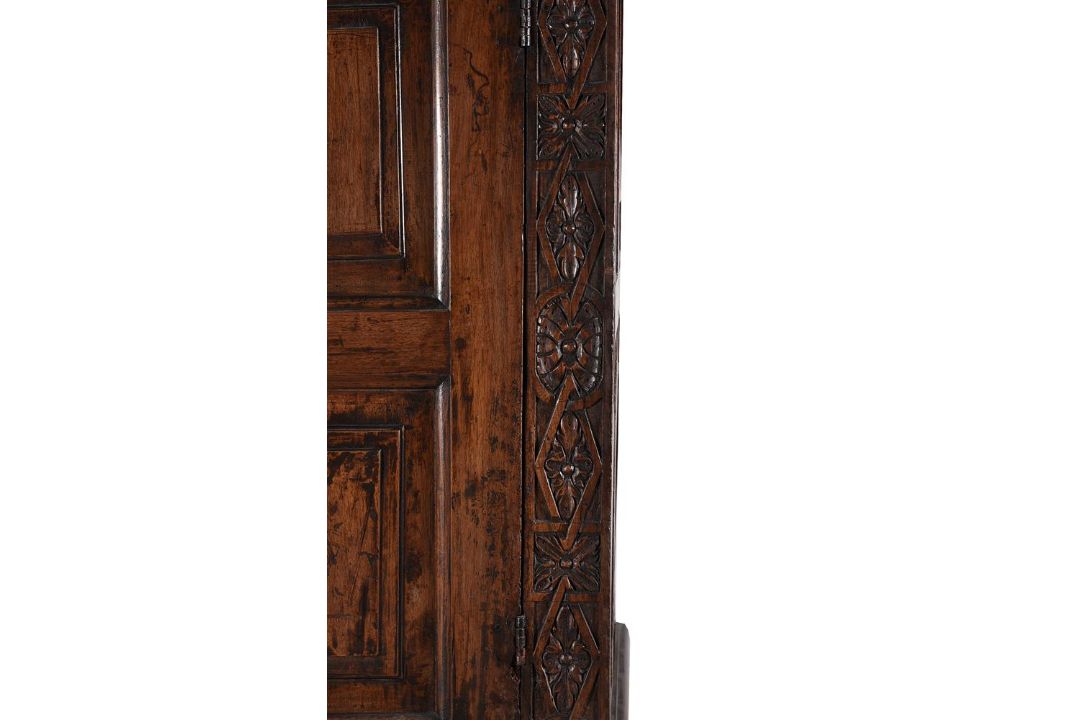 A NORTH ITALIAN OAK LINEN PRESS OR CUPBOARD - Image 2 of 3
