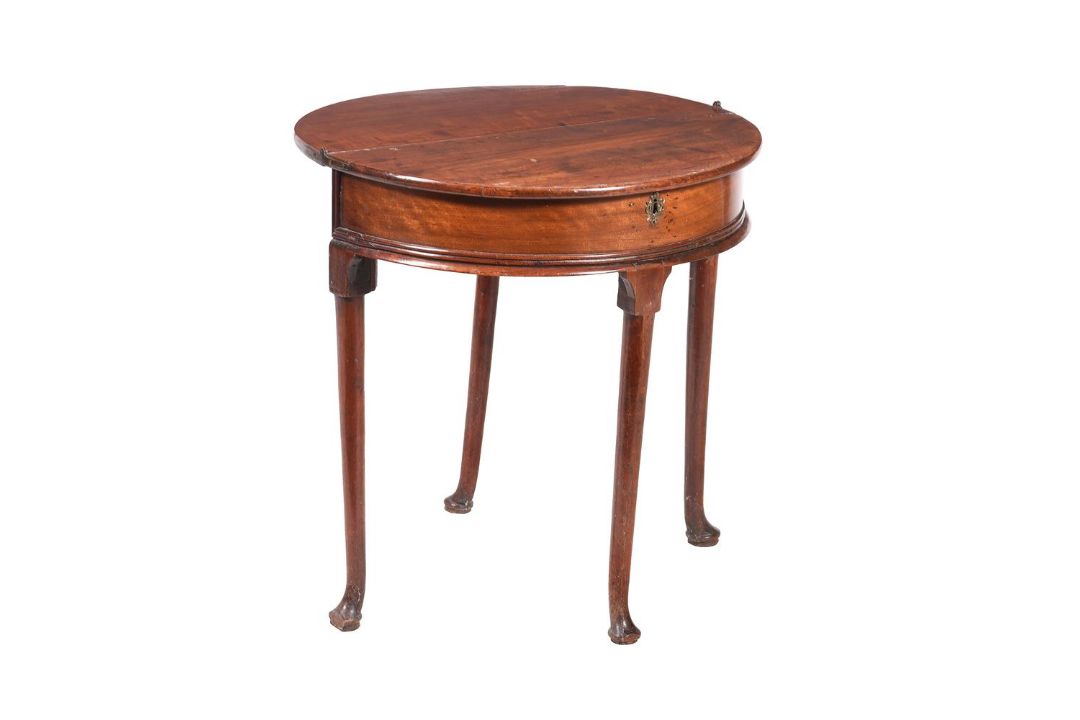 A GEORGE II 'RED WALNUT' TEA TABLE - Image 2 of 2
