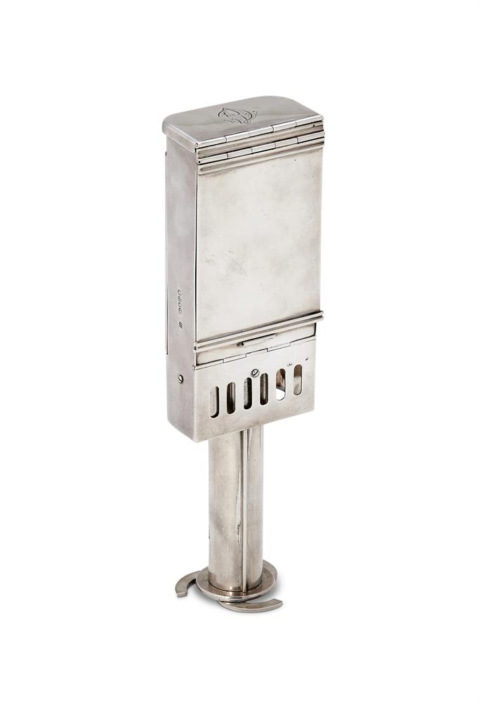 A VICTORIAN SILVER TRAVELLING COACH LAMP - Image 2 of 3