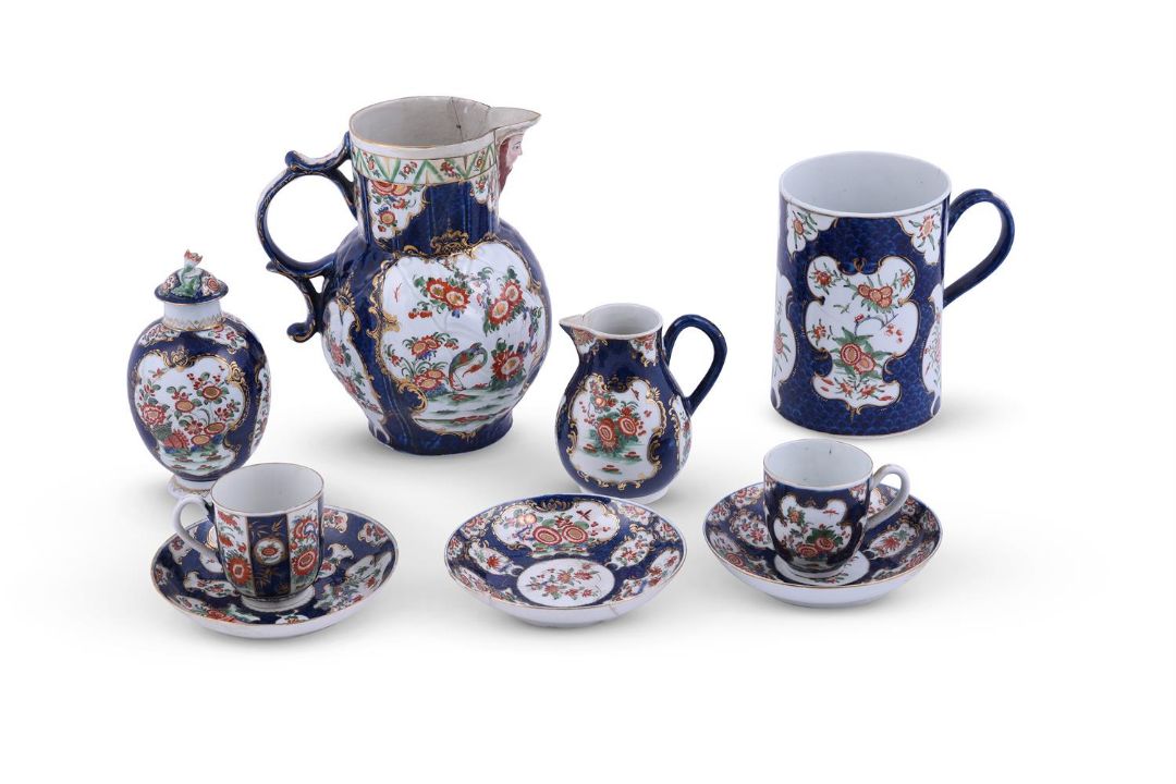 A SELECTION OF WORCESTER BLUE-SCALE GROUND KAKIEMON PATTERN PORCELAIN - Image 2 of 2