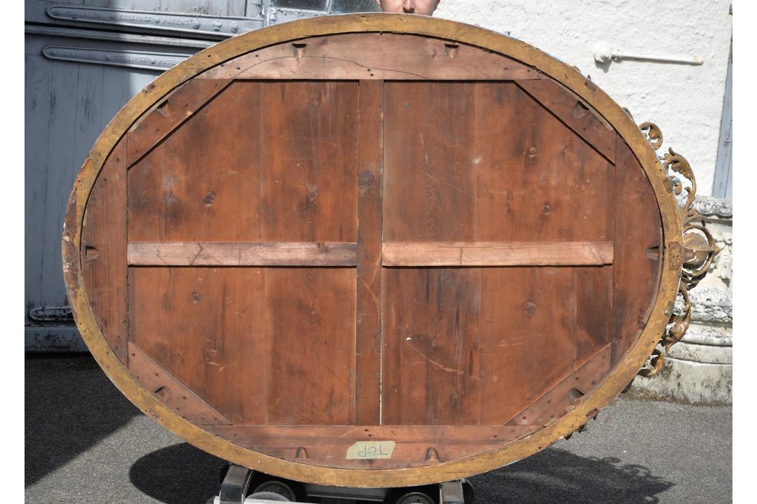 A LARGE CARVED GILTWOOD OVAL MIRROR, 19TH CENTURY - Image 4 of 4