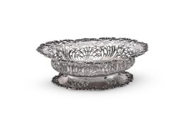 A SILVER PIERCED SHAPED OVAL BASKET