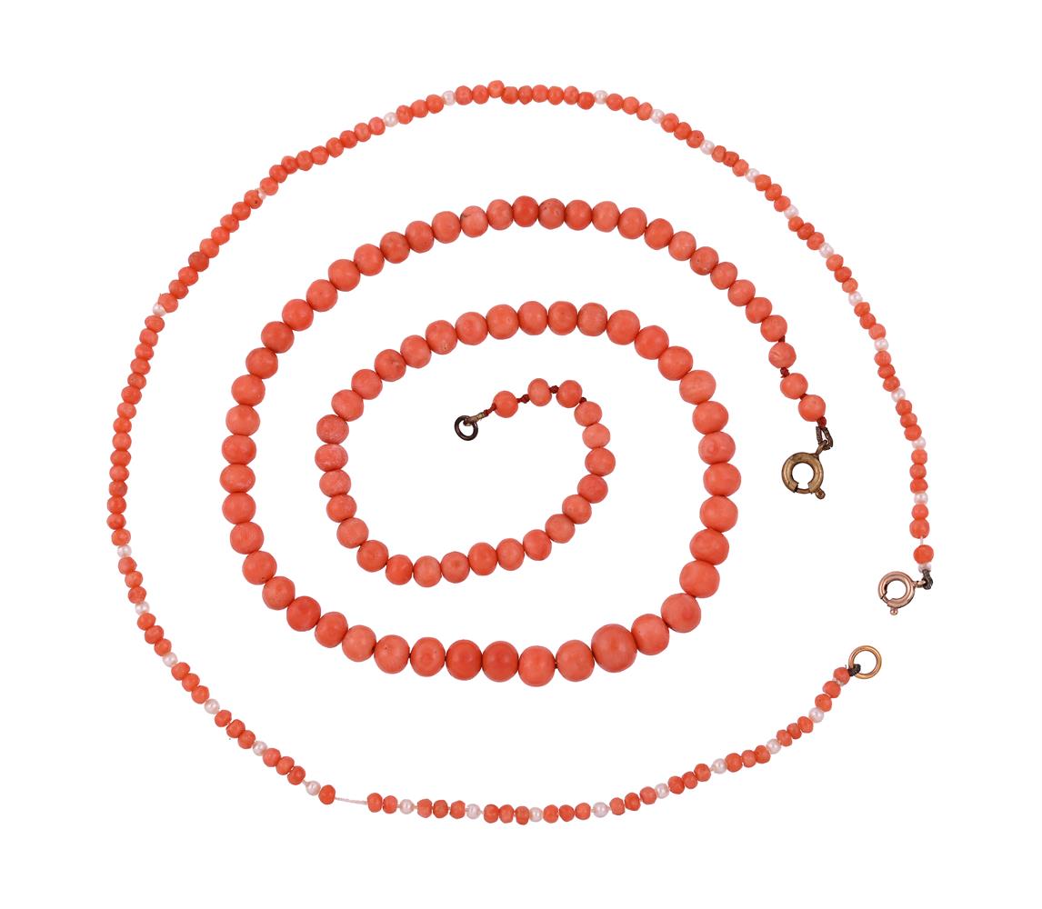 Y A GRADUATED CORAL BEAD NECKLACE