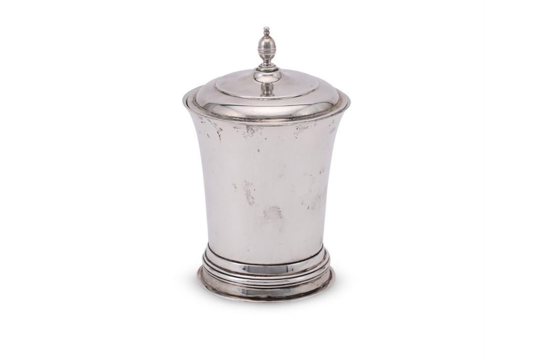 A SILVER CUP WITH ASSOCIATED COVER - Image 1 of 2