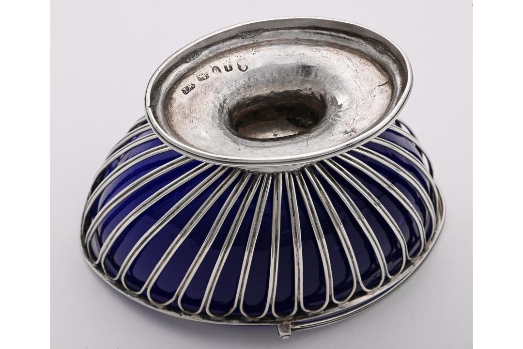 A GEORGE III SILVER OVAL SWING HANDLED SUGAR BASKET - Image 2 of 2