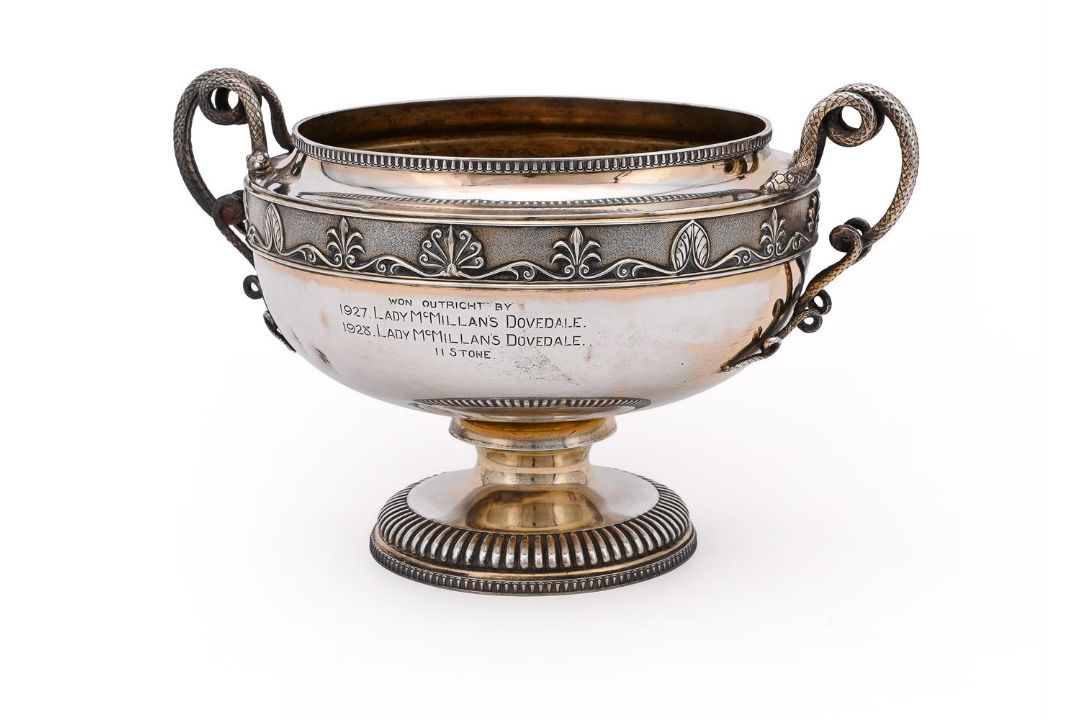 A SILVER TWIN HANDLED PEDESTAL BOWL - Image 2 of 4
