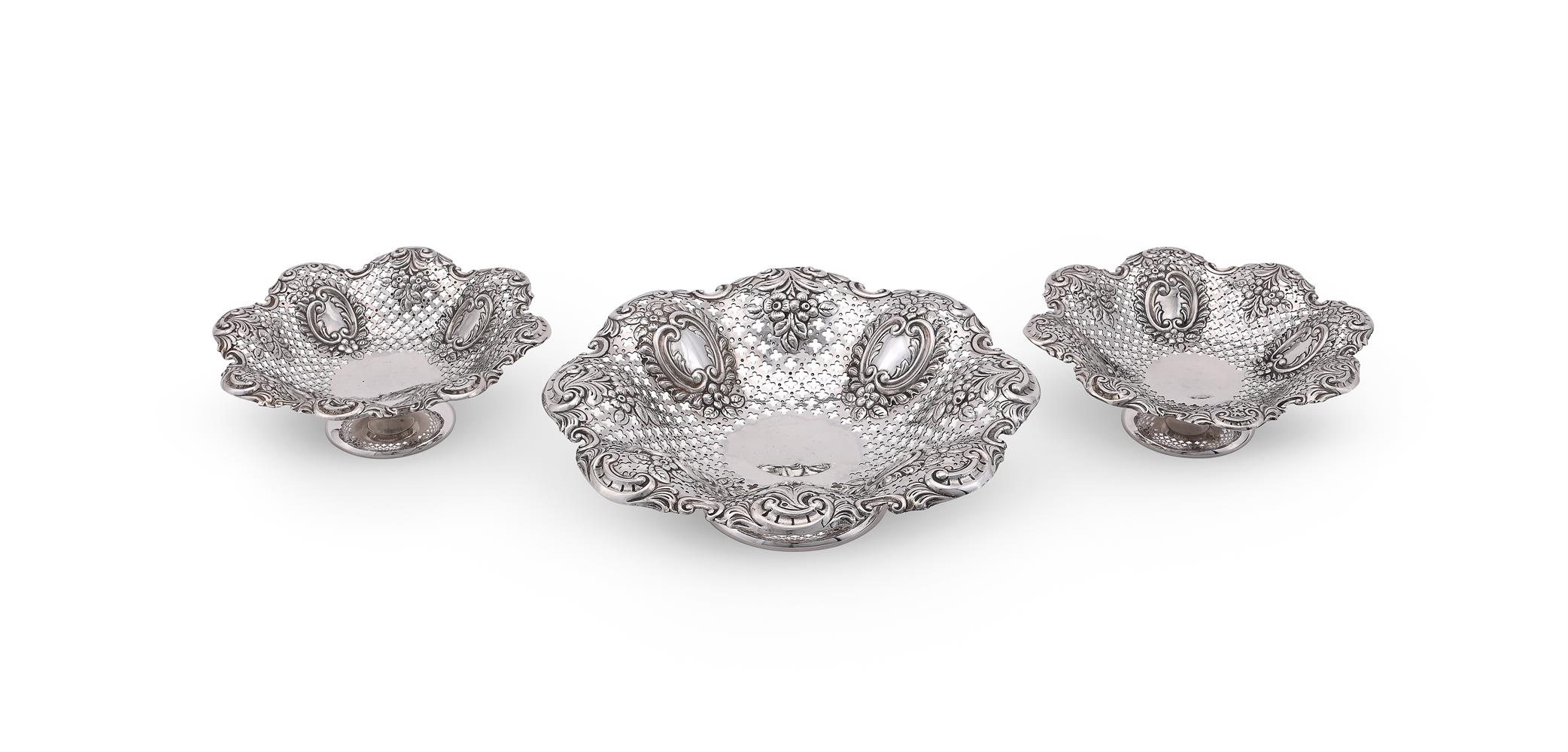 A MATCHED SET OF THREE VICTORIAN SILVER SHAPED CIRCULAR PIERCED PEDESTAL DISHES - Image 2 of 4