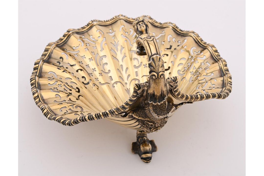 A SILVER GILT SHELL SHAPED DISH - Image 4 of 7