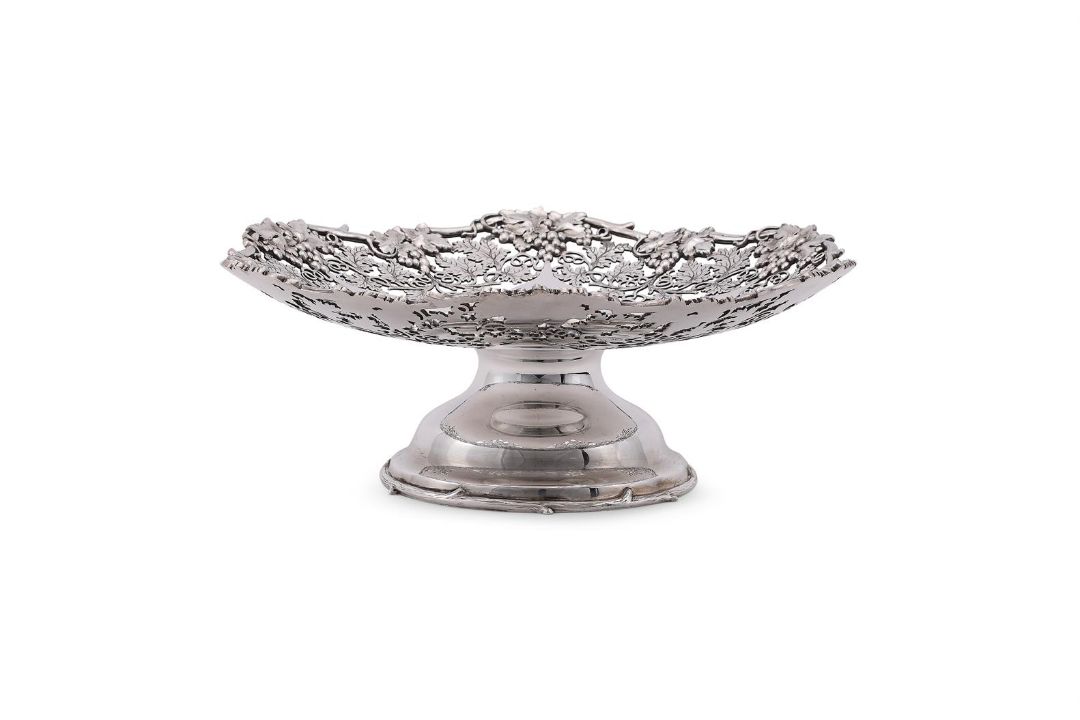 A SILVER PIERCED PEDESTAL DISH - Image 2 of 3