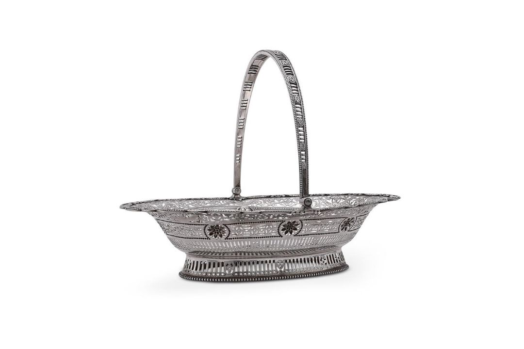 A GEORGE III SILVER OVAL SWING HANDLED BASKET - Image 2 of 3