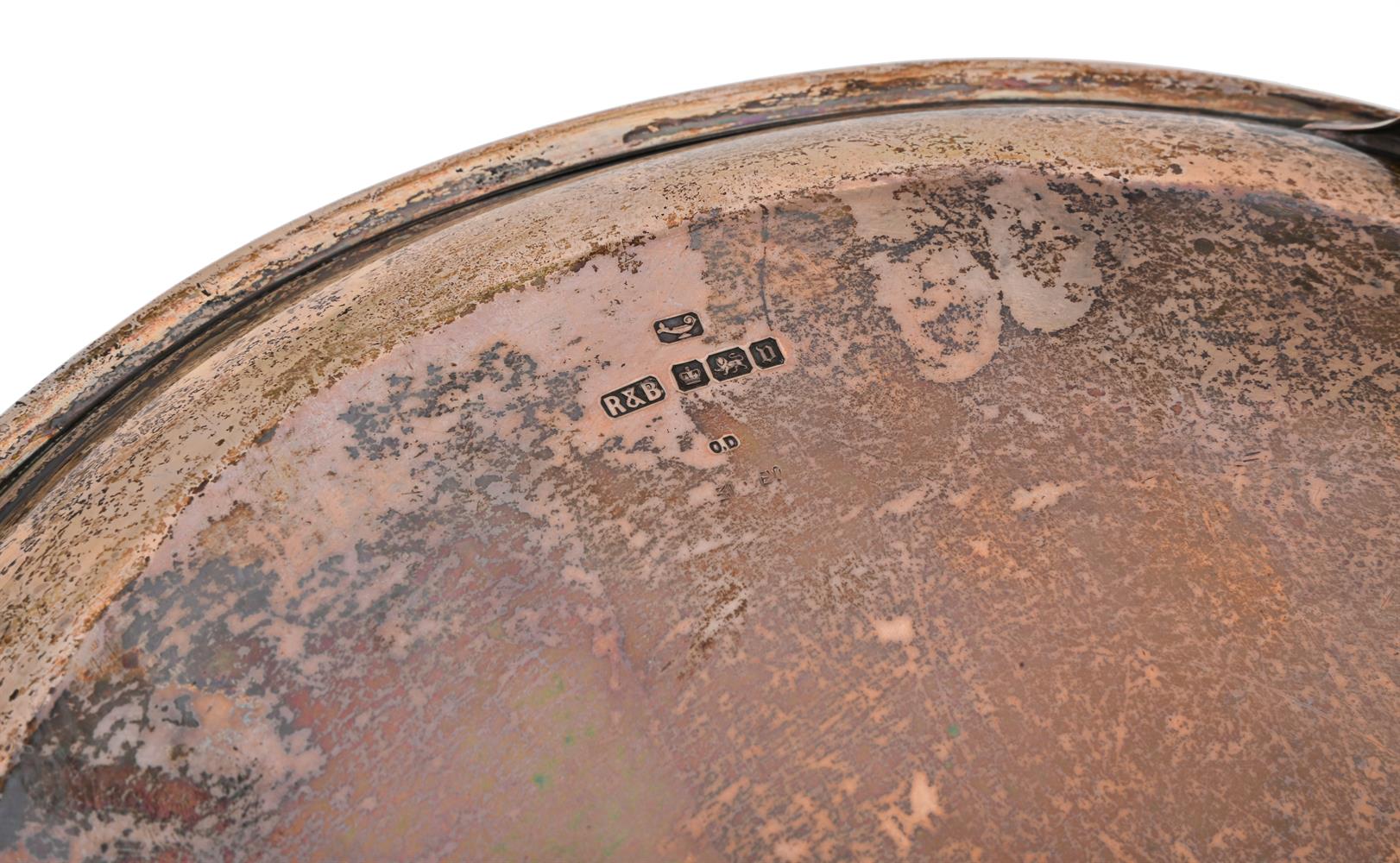 A SILVER CIRCULAR SALVER - Image 3 of 3
