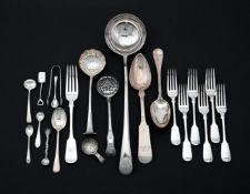 A COLLECTION OF SILVER FLATWARE