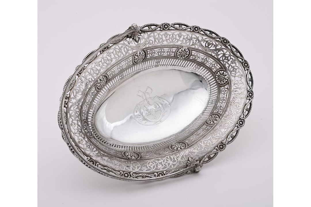 A GEORGE III SILVER OVAL SWING HANDLED BASKET - Image 3 of 3