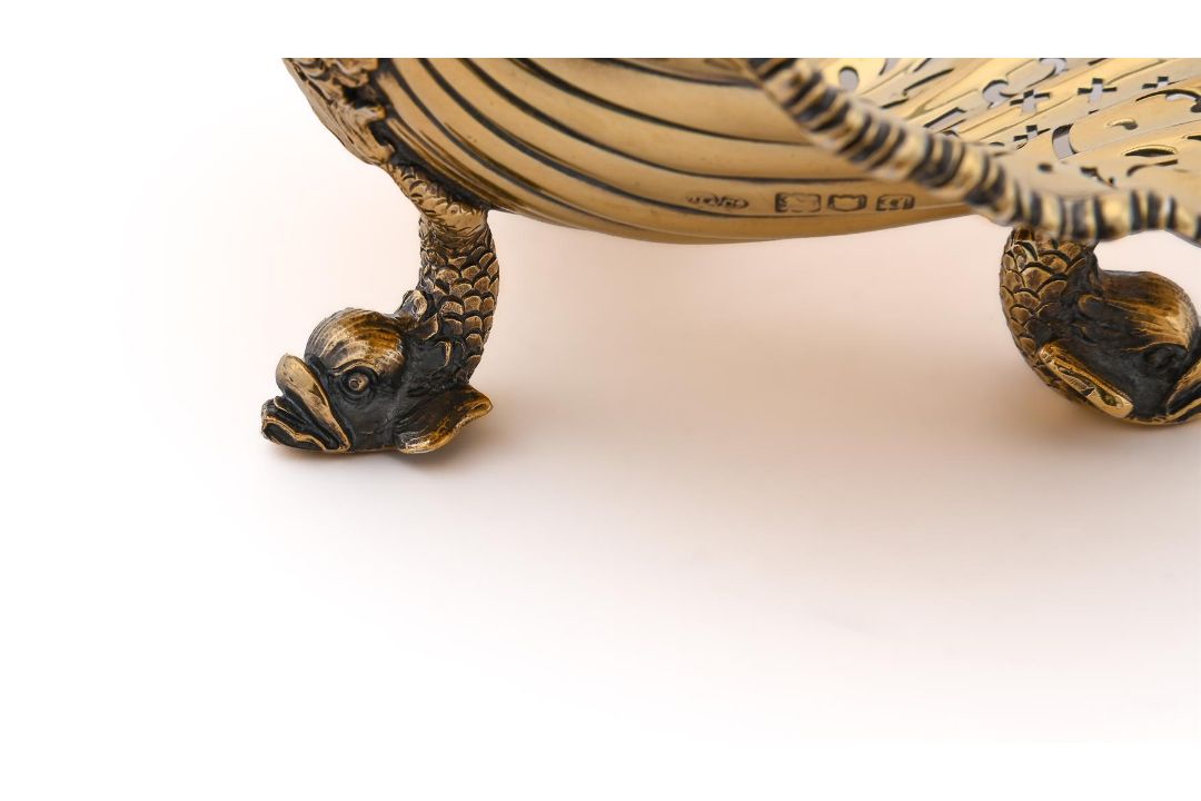 A SILVER GILT SHELL SHAPED DISH - Image 6 of 7