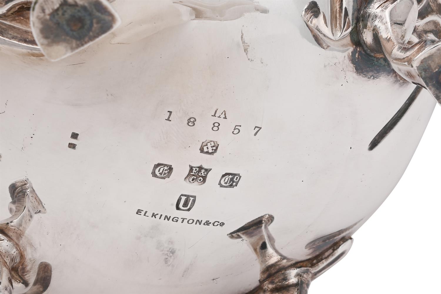 AN EDWARDIAN SILVER BALUSTER TEA POT AND TWIN HANDLED SUGAR BOWL - Image 2 of 2