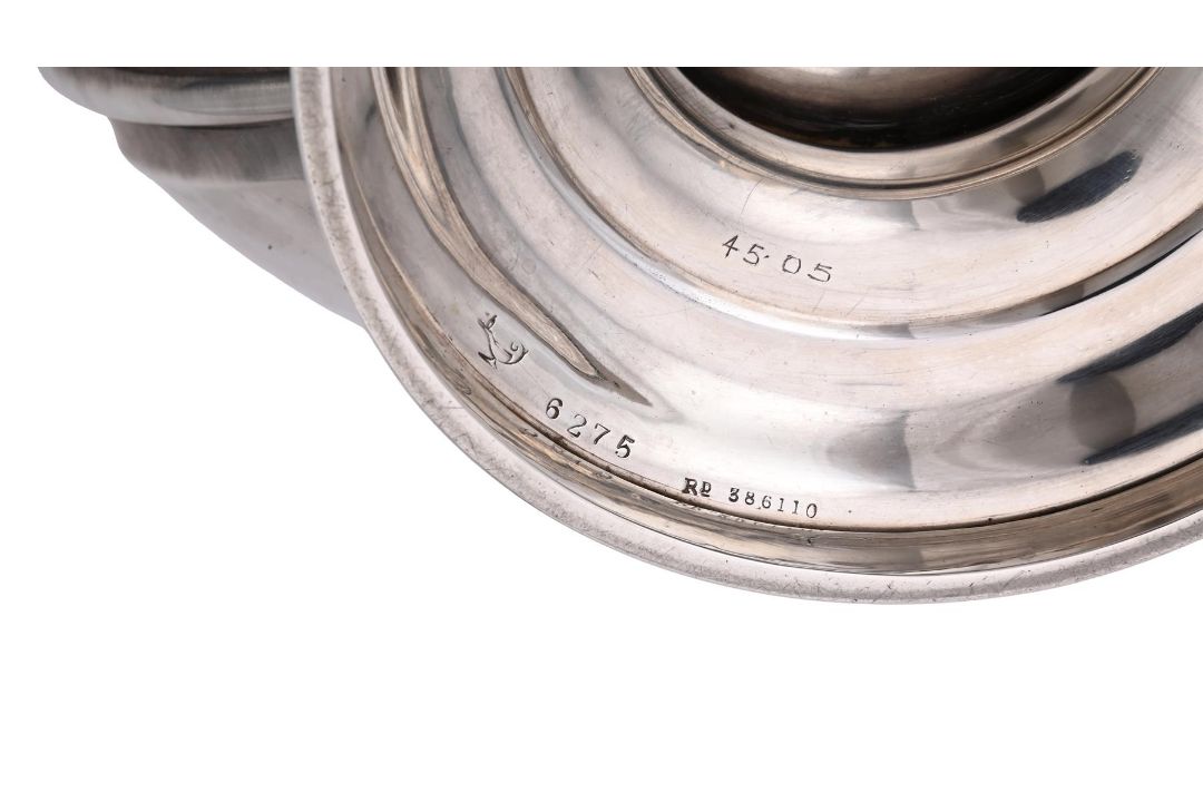 AN EDWARDIAN SILVER SHAPED CIRCULAR PEDESTAL BOWL - Image 3 of 3