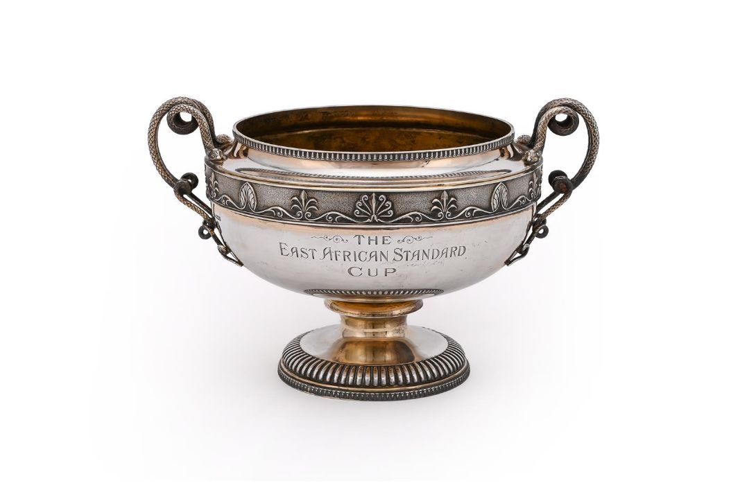 A SILVER TWIN HANDLED PEDESTAL BOWL - Image 1 of 4