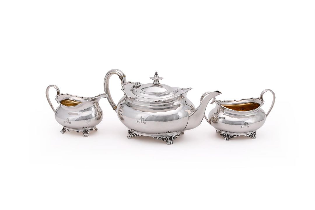 Y A SILVER THREE PIECE OVAL BALUSTER TEA SET - Image 1 of 2