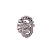 A VINTAGE DIAMOND DRESS RING, CIRCA 1940