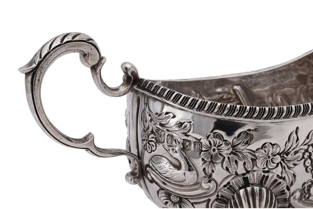 A SILVER OVAL SAUCE BOAT - Image 3 of 5
