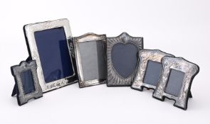 A COLLECTION OF SILVER MOUNTED PHOTO FRAMES
