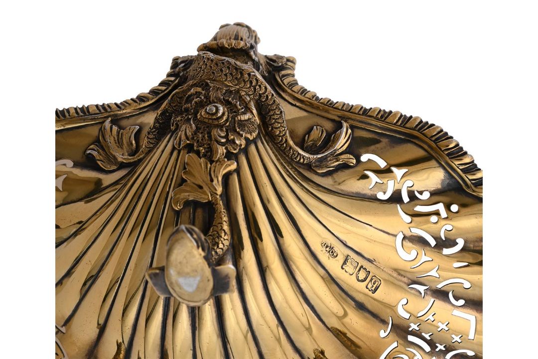 A SILVER GILT SHELL SHAPED DISH - Image 7 of 7