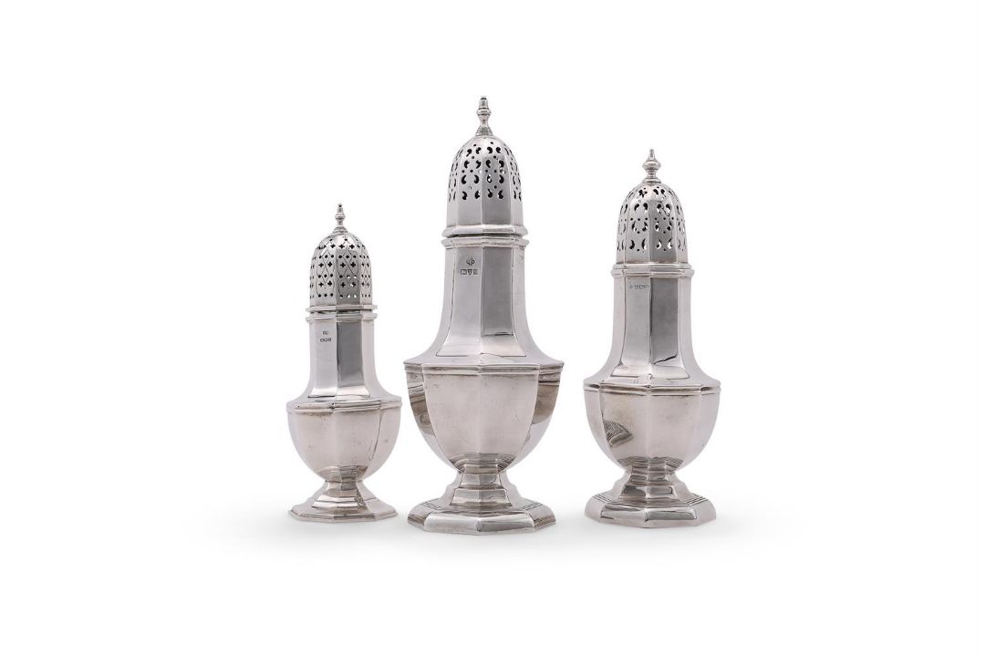 A SILVER OCTAGONAL BALUSTER CASTOR - Image 1 of 2