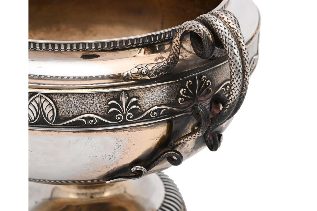 A SILVER TWIN HANDLED PEDESTAL BOWL - Image 3 of 4
