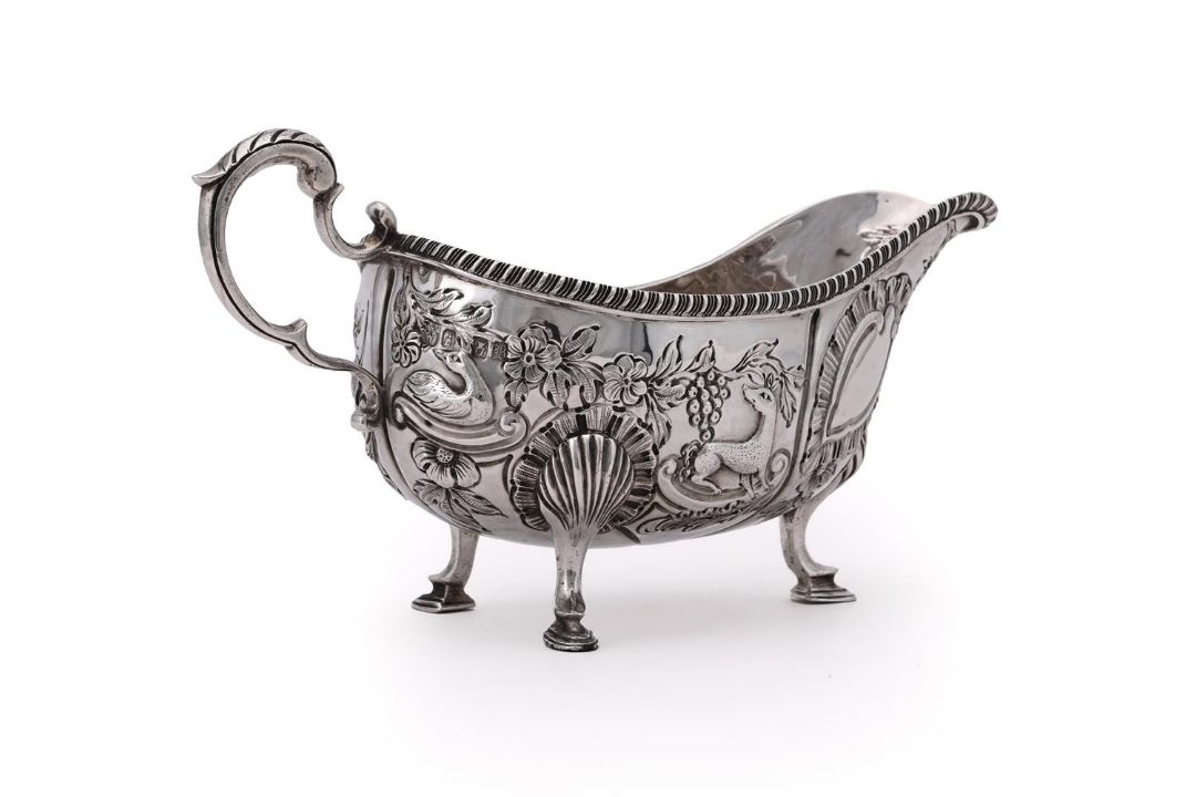 A SILVER OVAL SAUCE BOAT - Image 2 of 5