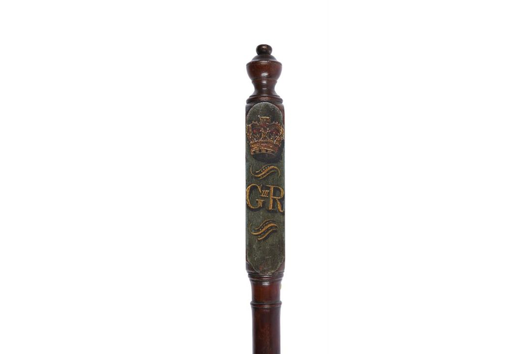 A GEORGE III WEST COUNTRY PAINTED WALNUT TRUNCHEON - Image 2 of 5