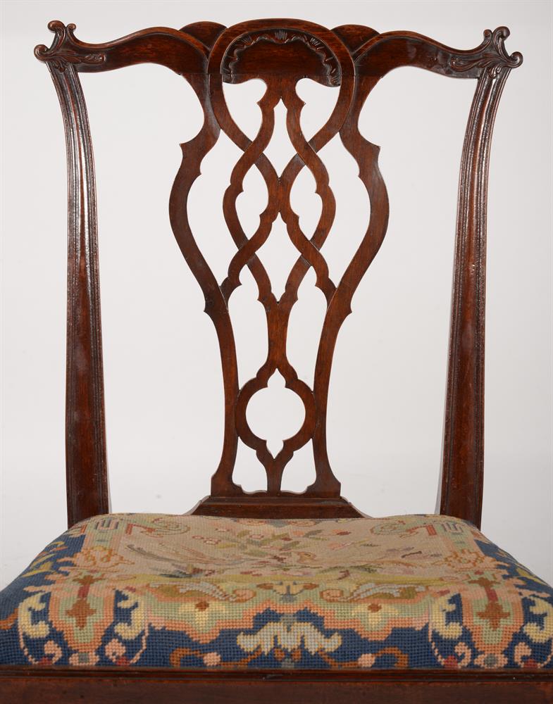A PAIR OF GEORGE III MAHOGANY CHAIRS - Image 3 of 5