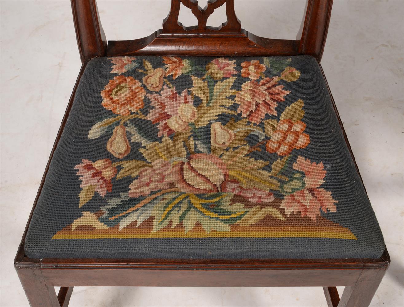 A PAIR OF GEORGE III MAHOGANY CHAIRS - Image 5 of 5