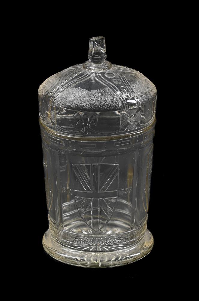 A SELECTION OF ENGLISH COMMEMORATIVE CLEAR PRESS-MOULDED GLASS - Image 3 of 3